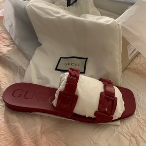 Gucci sandal red.